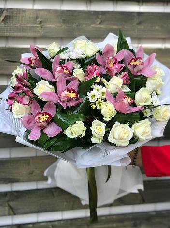 Букет цветов из: Розы и Хризантемы в Кулешовке