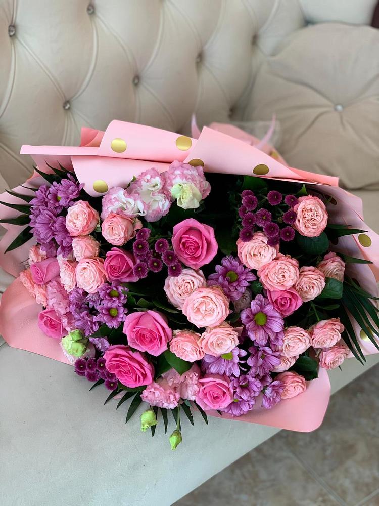 Букет цветов из: Хризантемы, Розы и Лизиантусы в Кулешовке