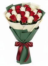 Букет Микс из красных и белых роз в Кулешовке