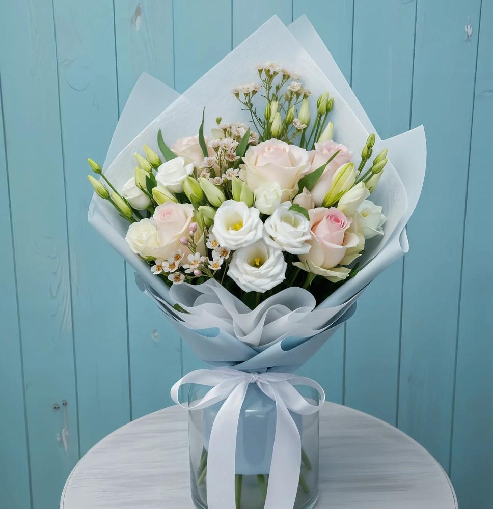 Букет цветов из: Розы и Лизиантусы в Кулешовке