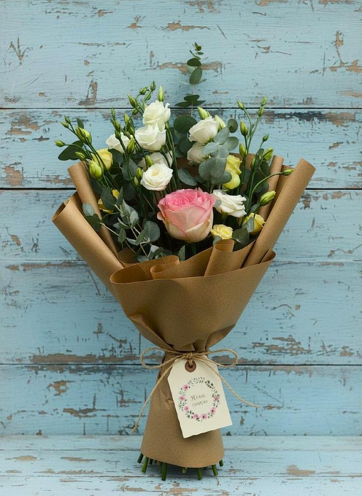 Букет цветов из: Розы и Лизиантусы в Кулешовке