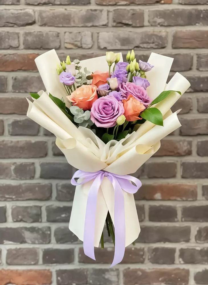 Букет цветов из: Лизиантусы и Розы в Кулешовке