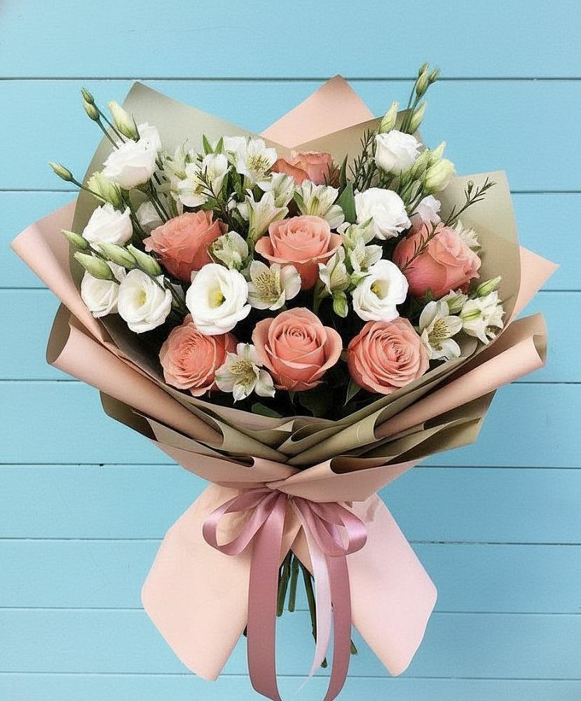 Букет цветов из: Розы, Альстромерии и Лизиантусы в Кулешовке