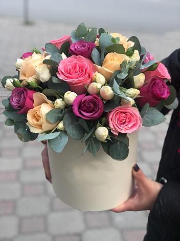 Цветочная композиция из Розы в шляпной коробке в Кулешовке