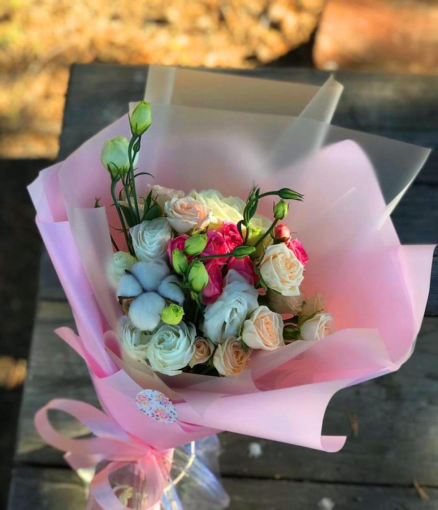 Букет цветов из: Розы и Лизиантусы в Кулешовке