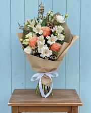 Букет цветов из:  Альстромерии, Лизиантусы, Розы и Хризантемы #REPLACE_PRED# Кулешовке