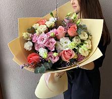 Букет цветов из:  Розы, Лизиантусы и Гвоздики в Кулешовке