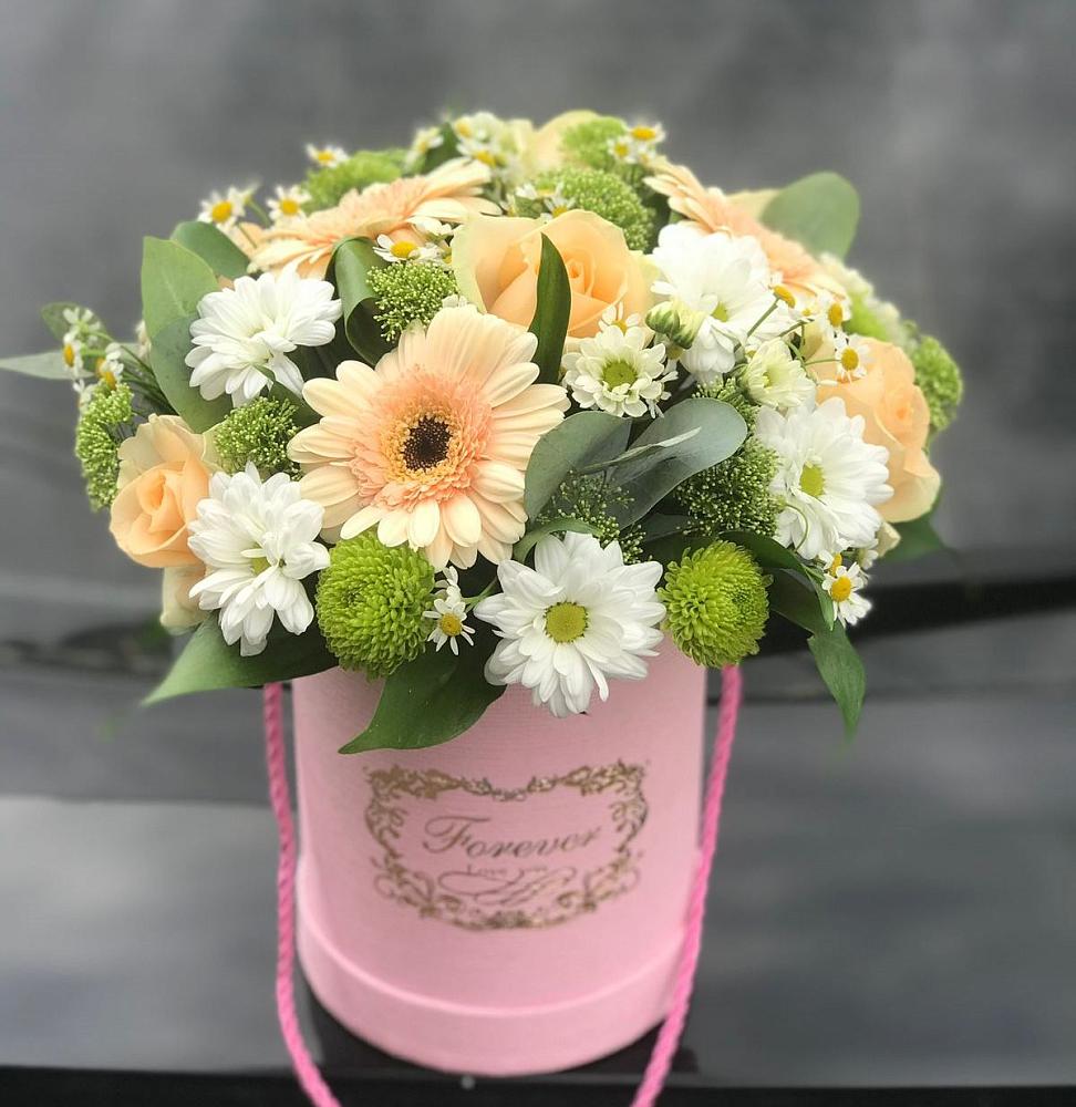 Цветочная композиция из Розы, Герберы и Хризантемы в шляпной коробке в Кулешовке