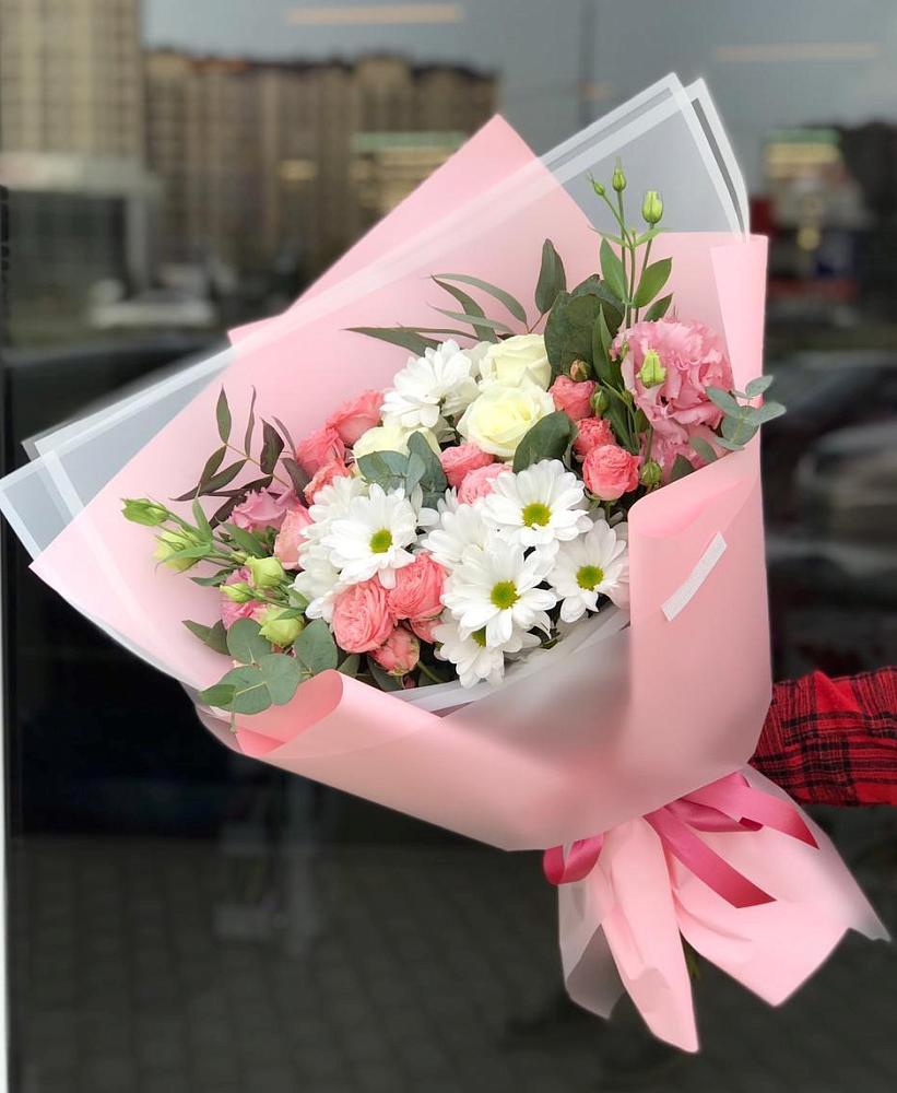Букет нежный в Кулешовке Букет цветов из: Розы, Лизиантусы и Хризантемы в Кулешовке