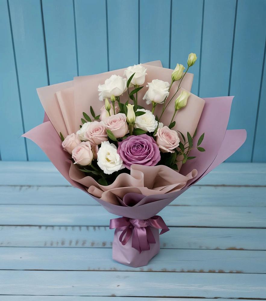 Букет цветов из: Розы и Лизиантусы в Кулешовке